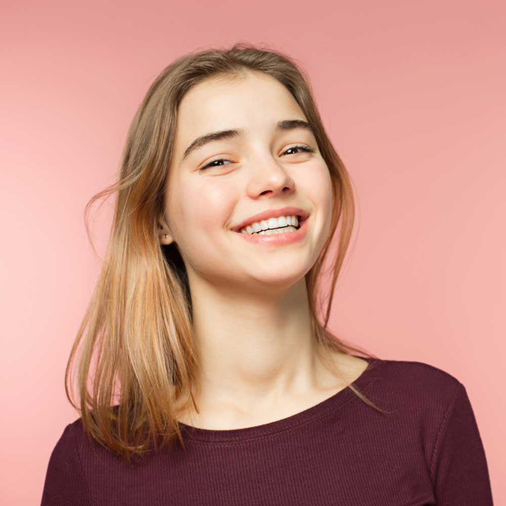 Fröhliches Teenagermädchen